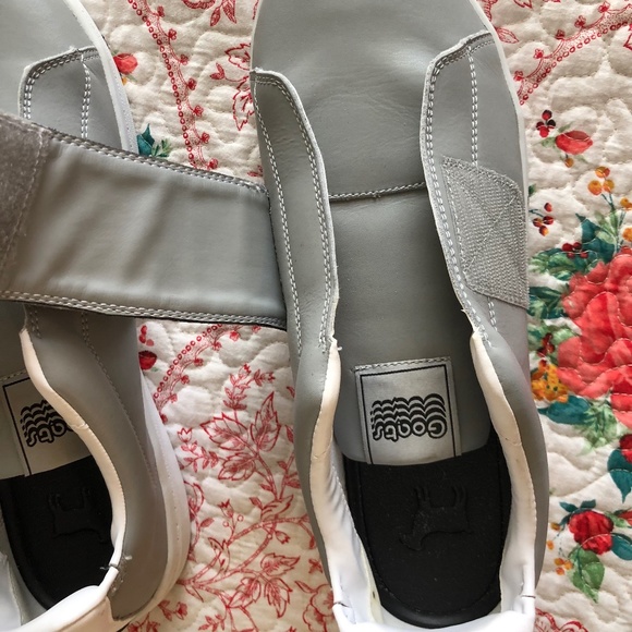 Men's Leather Sneakers - Picture 11 of 16